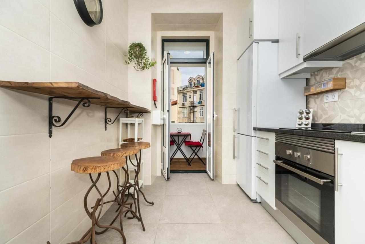 Rustic M2 R1 - Amazing Double Room With Shared Bathroom Lissabon Buitenkant foto